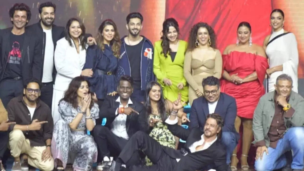 ‘जवां’ कार्यक्रम में शाहरुख खान के फर्श पर लेटने पर एटली की प्रतिक्रिया: ‘हमें उन्हें बताना पड़ा कि वह…’ |  हिंदी मूवी समाचार